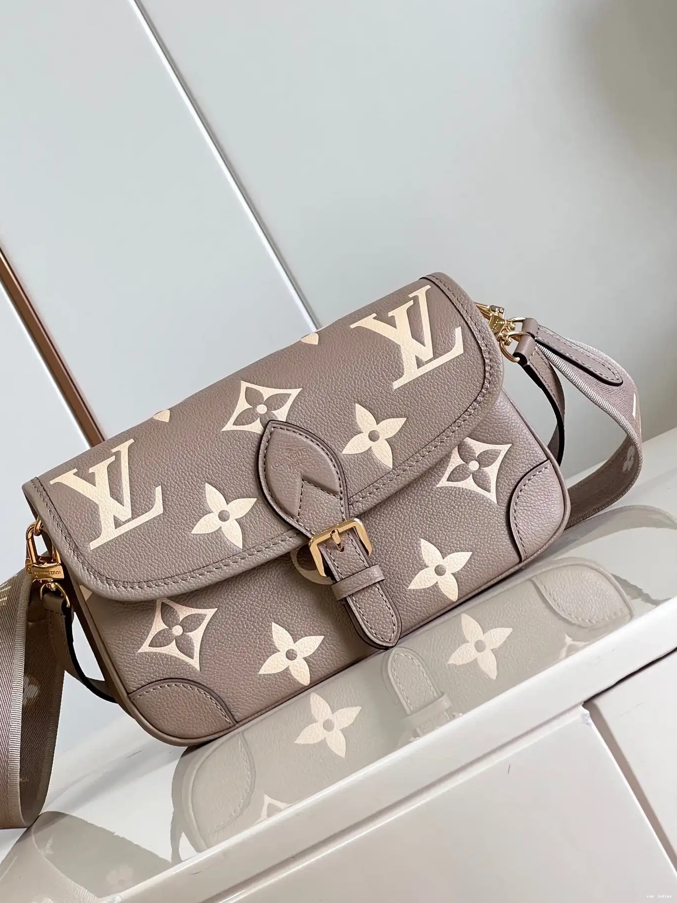 Cheap VUITTON Nano Diane LOUIS 0624